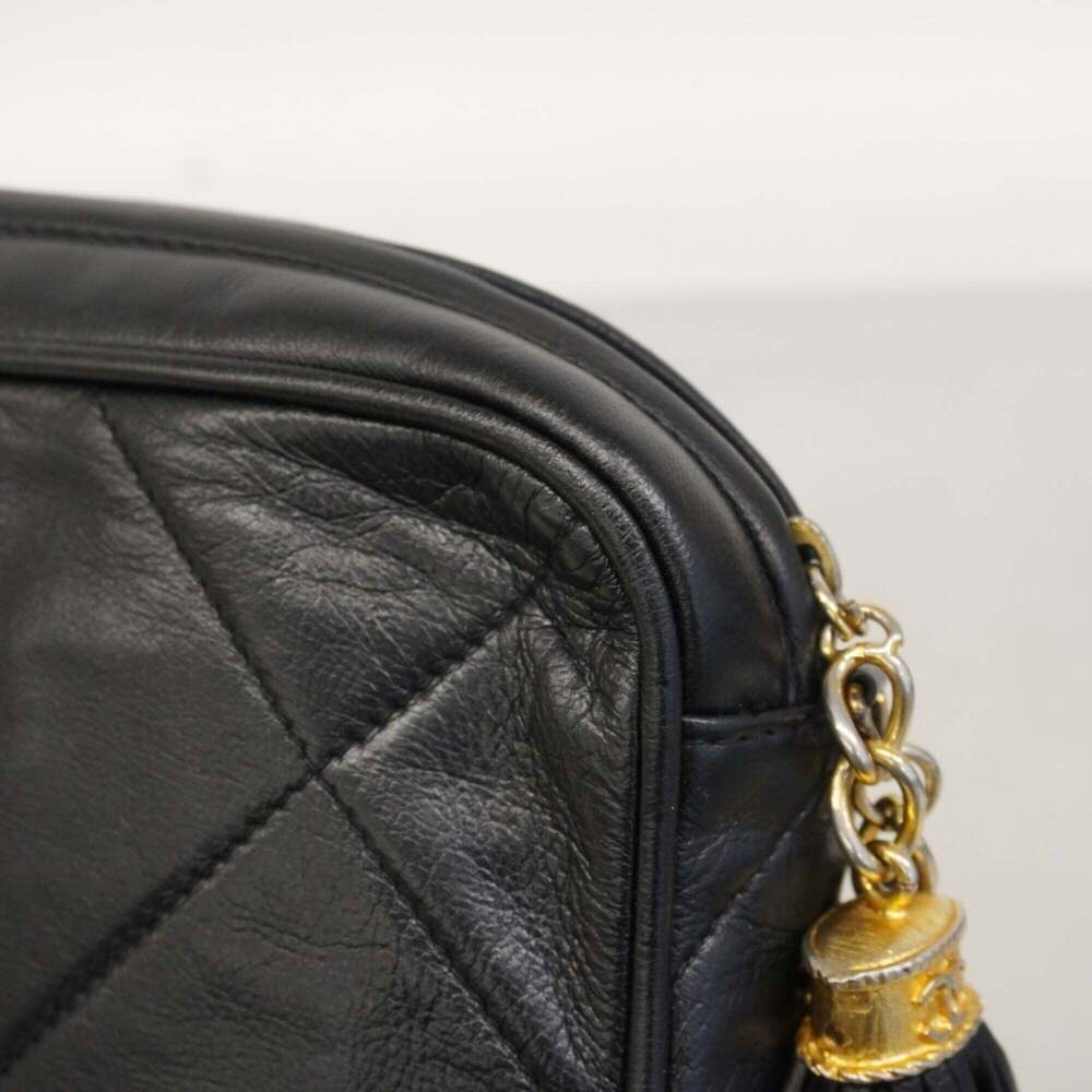 CHANEL Black Lambskin Leather Shoulder Bag - Picture 7 of 11